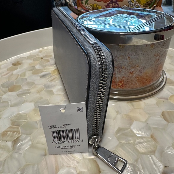 Authentic Coach Accordian blue gray zip around wallet! - Picture 4 of 5